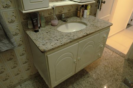 Apartamento para alugar com 80m², 2 quartos e 1 vaga Apartamento para alugar com 80m², 2 quartos e 1 vagaBanheiro da Suíte