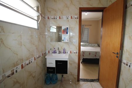 Casa à venda com 129m², 2 quartos e 2 vagasQuarto 2 - Banheiro