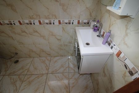 Casa à venda com 129m², 2 quartos e 2 vagasQuarto 2 - Banheiro