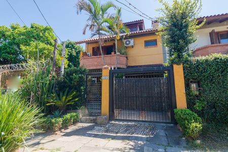 Casa à venda com 154m², 3 quartos e 2 vagasFachada