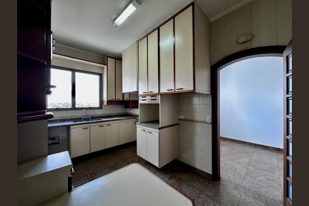 Apartamento para alugar com 161m², 2 quartos e 3 vagas Apartamento para alugar com 161m², 2 quartos e 3 vagasCozinha