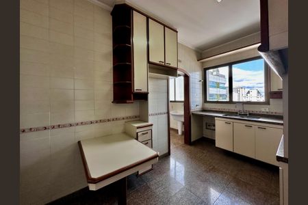 Apartamento para alugar com 161m², 2 quartos e 3 vagas Apartamento para alugar com 161m², 2 quartos e 3 vagasCozinha