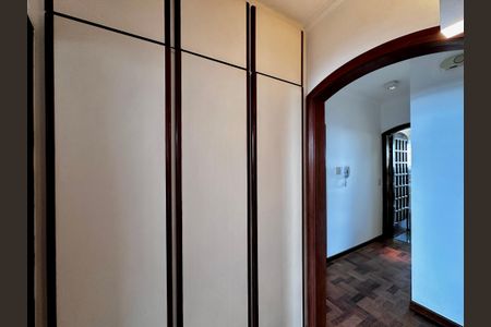 Apartamento para alugar com 161m², 2 quartos e 3 vagas Apartamento para alugar com 161m², 2 quartos e 3 vagasCloset Quarto 2