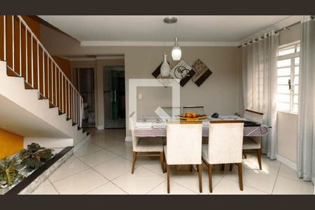 Casa à venda com 180m², 3 quartos e 4 vagasSala