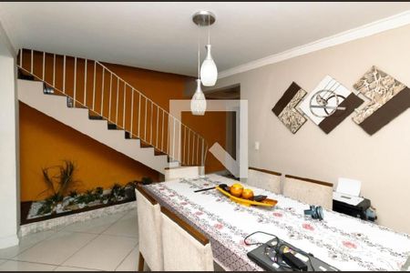 Casa à venda com 180m², 3 quartos e 4 vagasSala