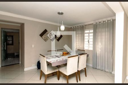 Casa à venda com 180m², 3 quartos e 4 vagasSala