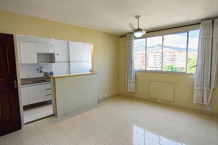 Apartamento à venda com 110m², 2 quartos e 1 vaga Apartamento à venda com 110m², 2 quartos e 1 vagaSala