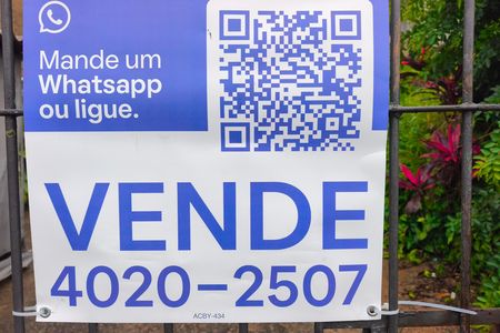 Casa à venda com 77m², 2 quartos e 1 vaga Casa à venda com 77m², 2 quartos e 1 vagaPLACA INSTALADA NA FACHADA