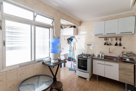 Apartamento à venda com 60m², 2 quartos e sem vaga Apartamento à venda com 60m², 2 quartos e sem vagaCozinha e Área de Serviço