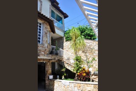 Casa à venda com 250m², 3 quartos e 5 vagas Casa à venda com 250m², 3 quartos e 5 vagasGaragem