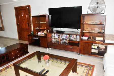 Casa à venda com 250m², 3 quartos e 5 vagas Casa à venda com 250m², 3 quartos e 5 vagasSala