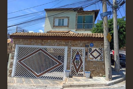 Casa à venda com 250m², 3 quartos e 5 vagas Casa à venda com 250m², 3 quartos e 5 vagasFachada do Imóvel