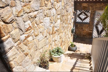 Casa à venda com 250m², 3 quartos e 5 vagas Casa à venda com 250m², 3 quartos e 5 vagasEscada Externa