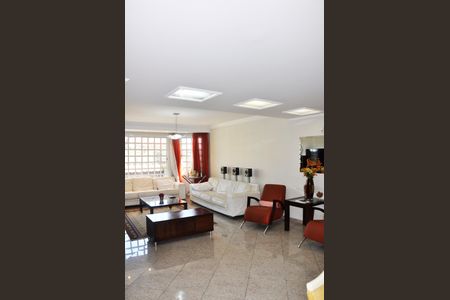 Casa à venda com 250m², 3 quartos e 5 vagas Casa à venda com 250m², 3 quartos e 5 vagasSala