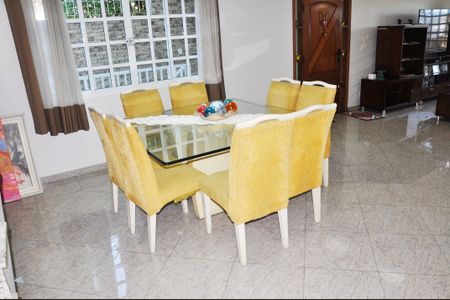 Casa à venda com 250m², 3 quartos e 5 vagas Casa à venda com 250m², 3 quartos e 5 vagasSala de Jantar