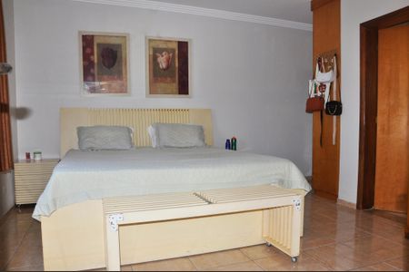 Casa à venda com 250m², 3 quartos e 5 vagas Casa à venda com 250m², 3 quartos e 5 vagasSuíte