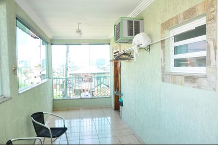 Casa à venda com 250m², 3 quartos e 5 vagas Casa à venda com 250m², 3 quartos e 5 vagasVaranda