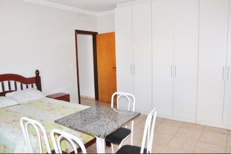 Casa à venda com 250m², 3 quartos e 5 vagas Casa à venda com 250m², 3 quartos e 5 vagasSuíte 2