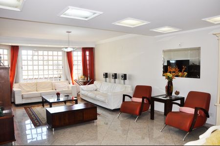 Casa à venda com 250m², 3 quartos e 5 vagas Casa à venda com 250m², 3 quartos e 5 vagasSala