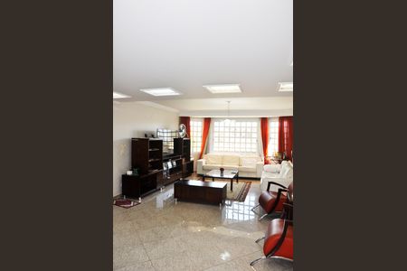 Casa à venda com 250m², 3 quartos e 5 vagas Casa à venda com 250m², 3 quartos e 5 vagasSala