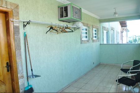 Casa à venda com 250m², 3 quartos e 5 vagas Casa à venda com 250m², 3 quartos e 5 vagasVaranda