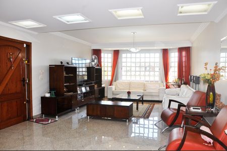 Casa à venda com 250m², 3 quartos e 5 vagas Casa à venda com 250m², 3 quartos e 5 vagasSala