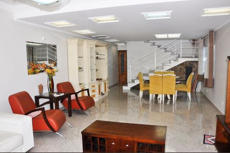 Casa à venda com 250m², 3 quartos e 5 vagas Casa à venda com 250m², 3 quartos e 5 vagasSala