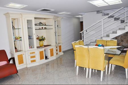 Casa à venda com 250m², 3 quartos e 5 vagas Casa à venda com 250m², 3 quartos e 5 vagasSala de Jantar