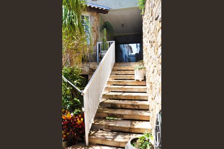 Casa à venda com 250m², 3 quartos e 5 vagas Casa à venda com 250m², 3 quartos e 5 vagasEscada Externa