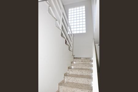 Casa à venda com 250m², 3 quartos e 5 vagas Casa à venda com 250m², 3 quartos e 5 vagasEscada Quartos