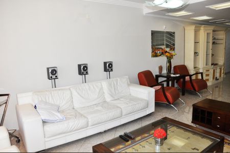 Casa à venda com 250m², 3 quartos e 5 vagas Casa à venda com 250m², 3 quartos e 5 vagasSala