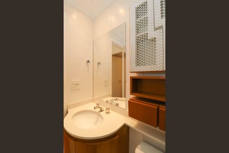 Apartamento para alugar com 62m², 2 quartos e 2 vagas Apartamento para alugar com 62m², 2 quartos e 2 vagasBanheiro