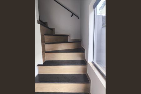 Casa de condomínio para alugar com 60m², 2 quartos e 1 vagaEscada
