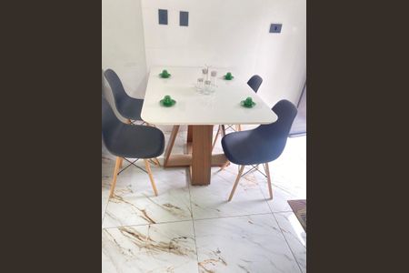 Casa de condomínio para alugar com 60m², 2 quartos e 1 vagaSala