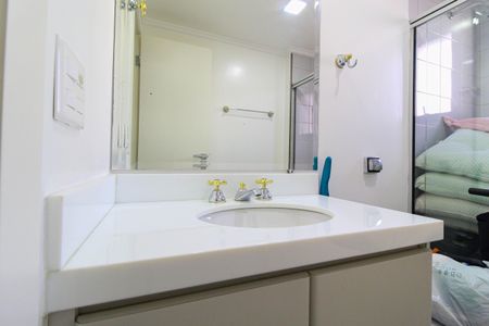 Apartamento à venda com 172m², 4 quartos e 3 vagas Apartamento à venda com 172m², 4 quartos e 3 vagasBanheiro