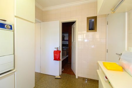 Apartamento à venda com 172m², 4 quartos e 3 vagas Apartamento à venda com 172m², 4 quartos e 3 vagasÁrea de Serviço