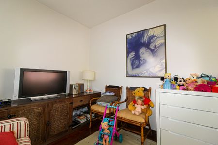 Apartamento à venda com 172m², 4 quartos e 3 vagas Apartamento à venda com 172m², 4 quartos e 3 vagasSala de TV