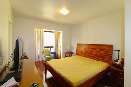 Apartamento à venda com 172m², 4 quartos e 3 vagas Apartamento à venda com 172m², 4 quartos e 3 vagasSuíte