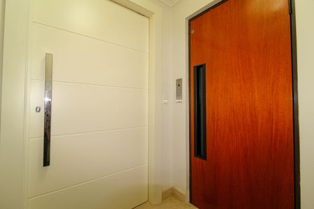 Apartamento à venda com 172m², 4 quartos e 3 vagas Apartamento à venda com 172m², 4 quartos e 3 vagasHall