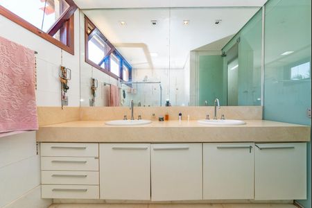 Casa à venda com 516m², 4 quartos e 4 vagasBanheiro da Suíte 1