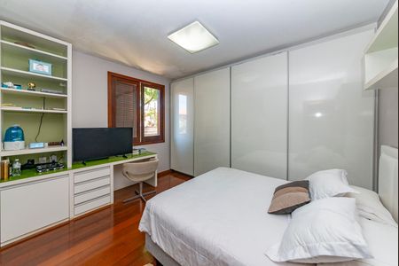 Casa à venda com 516m², 4 quartos e 4 vagasSuíte 3