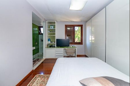 Casa à venda com 516m², 4 quartos e 4 vagasSuíte 3