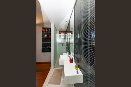 Casa à venda com 516m², 4 quartos e 4 vagasBanheiro da Suíte 2