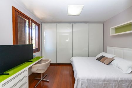 Casa à venda com 516m², 4 quartos e 4 vagasSuíte 3