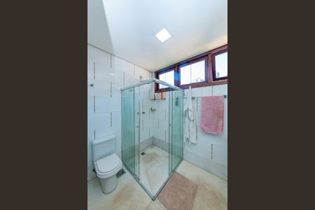 Casa à venda com 516m², 4 quartos e 4 vagasBanheiro da Suíte 1