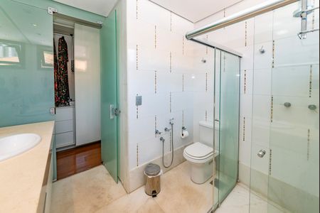 Casa à venda com 516m², 4 quartos e 4 vagasBanheiro da Suíte 1