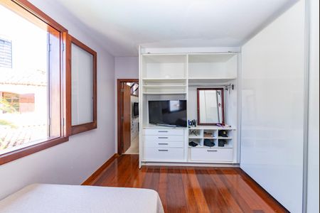 Casa à venda com 516m², 4 quartos e 4 vagasSuíte 4