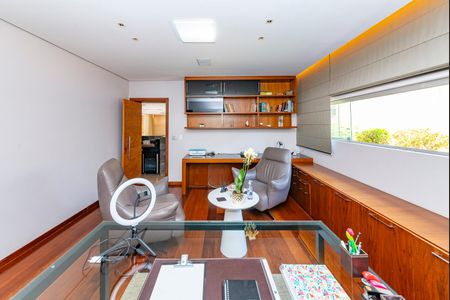 Casa à venda com 516m², 4 quartos e 4 vagasSala 2