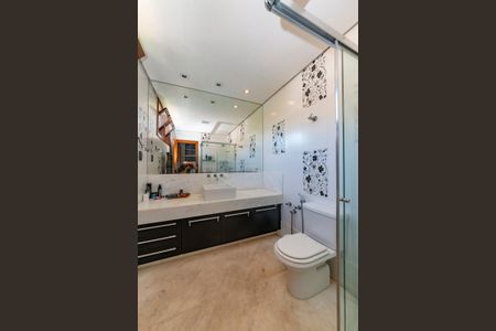 Casa à venda com 516m², 4 quartos e 4 vagasBanheiro da Suíte 4