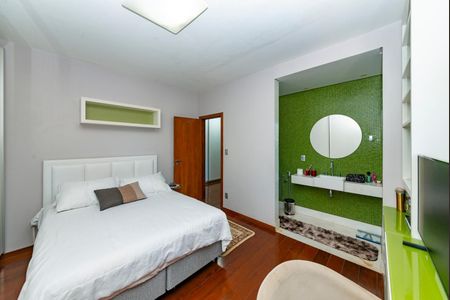 Casa à venda com 516m², 4 quartos e 4 vagasSuíte 3